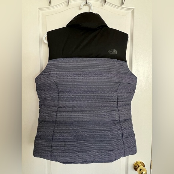 The northface black puffer vest with 700 fill- size M - excellent condition - Picture 3 of 7